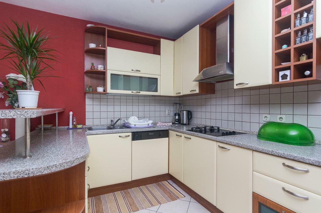 Apartment&room Marin Makarska Exteriör bild